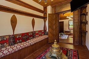 Yoruk Ali Konagi ve Yayla Evleri