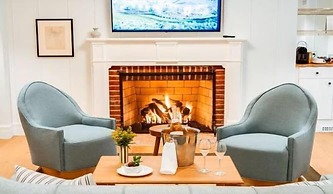 Canoe Place Inn and Cottages