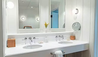 Canoe Place Inn and Cottages