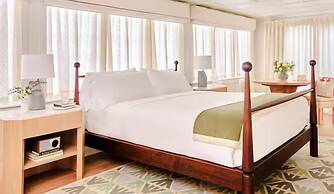 Canoe Place Inn and Cottages