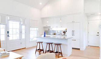 Canoe Place Inn and Cottages