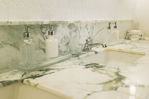 Canoe Place Inn and Cottages