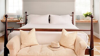 Canoe Place Inn and Cottages