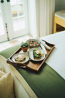 Canoe Place Inn and Cottages