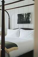 Canoe Place Inn and Cottages