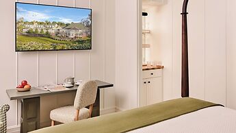 Canoe Place Inn and Cottages