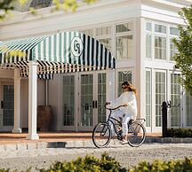 Canoe Place Inn and Cottages