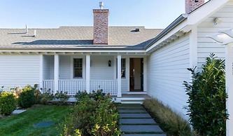 Canoe Place Inn and Cottages