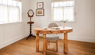 Canoe Place Inn and Cottages