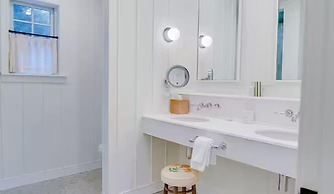 Canoe Place Inn and Cottages