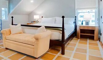 Canoe Place Inn and Cottages