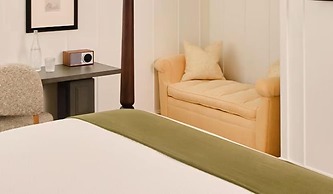 Canoe Place Inn and Cottages