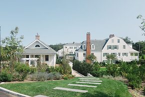 Canoe Place Inn and Cottages