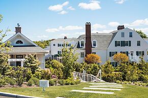 Canoe Place Inn and Cottages