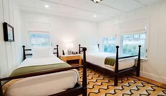 Canoe Place Inn and Cottages