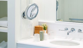 Canoe Place Inn and Cottages