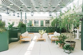 Canoe Place Inn and Cottages