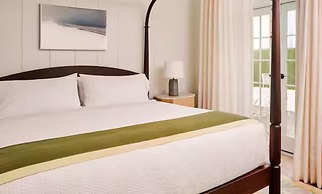 Canoe Place Inn and Cottages