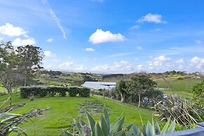 Hilltop Country Retreat with Seaviews