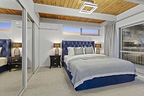 Hilltop Country Retreat with Seaviews