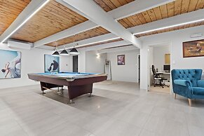 Hilltop Country Retreat with Seaviews