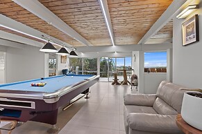 Hilltop Country Retreat with Seaviews