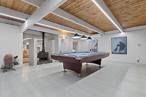 Hilltop Country Retreat with Seaviews