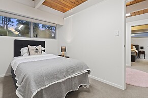 Hilltop Country Retreat with Seaviews