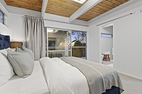 Hilltop Country Retreat with Seaviews