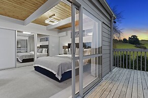 Hilltop Country Retreat with Seaviews