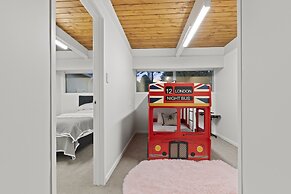 Hilltop Country Retreat with Seaviews