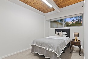 Hilltop Country Retreat with Seaviews