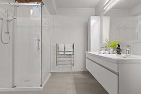 Hilltop Country Retreat with Seaviews