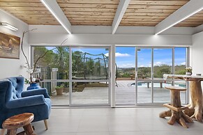 Hilltop Country Retreat with Seaviews