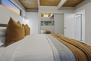 Hilltop Country Retreat with Seaviews