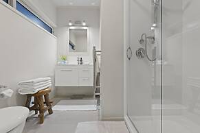 Hilltop Country Retreat with Seaviews