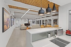 Hilltop Country Retreat with Seaviews