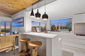 Hilltop Country Retreat with Seaviews