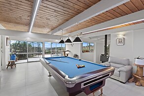 Hilltop Country Retreat with Seaviews