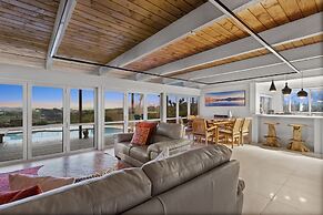 Hilltop Country Retreat with Seaviews