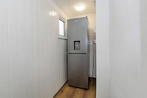 House - Sleeps 10 - Parking - Garden