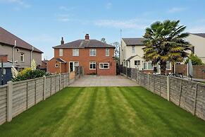 House - Sleeps 10 - Parking - Garden
