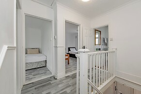 House - Sleeps 10 - Parking - Garden