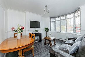 House - Sleeps 10 - Parking - Garden