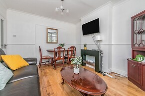 4br-sleeps10-parking-garden