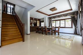 5 Bedroom Pool Villa Close To Town H5