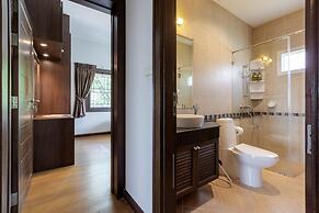 5 Bedroom Pool Villa Close To Town H5