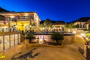 5 Bedroom Pool Villa Close To Town H5