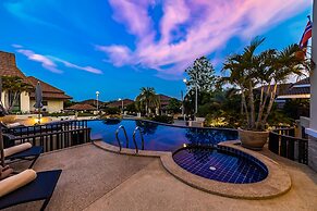 5 Bedroom Pool Villa Close To Town H5