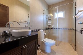 5 Bedroom Pool Villa Close To Town H5